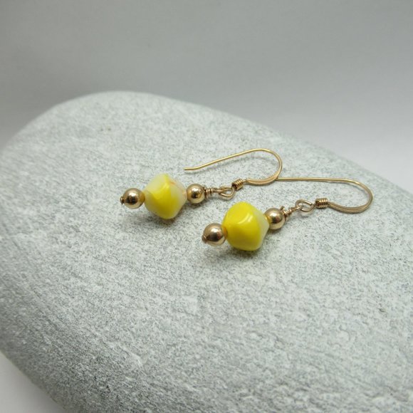 Uranium glass bead earrings - Picture 7 of 16